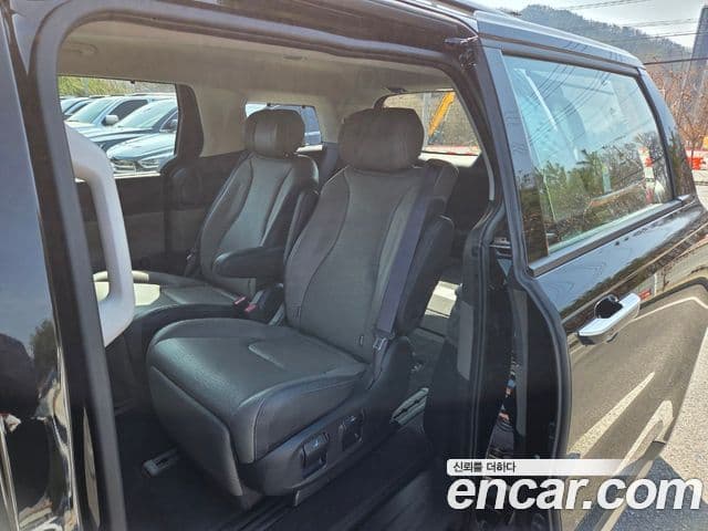 Kia Carnival 2023 — Фото 6/17