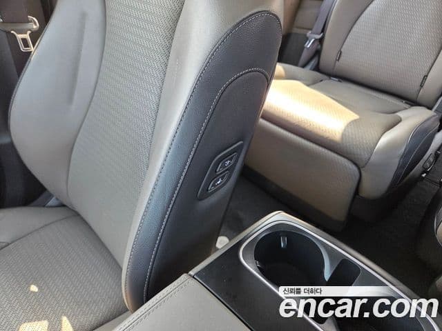 Kia Carnival 2023 — Фото 14/17