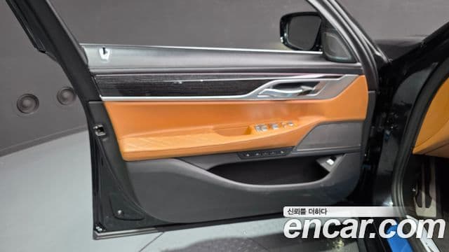 BMW 7 Series 2020 — Photo 29/33
