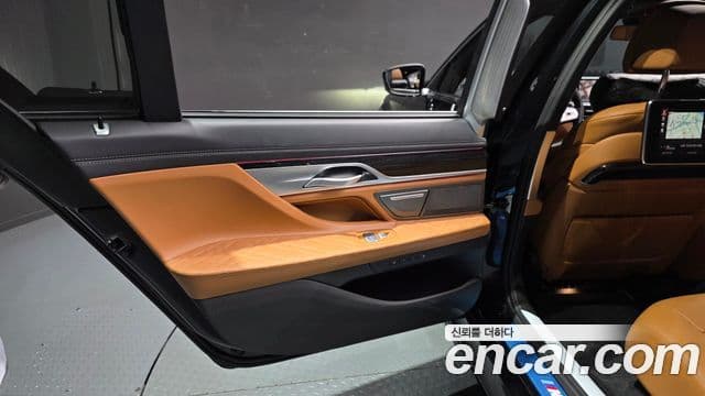 BMW 7 Series 2020 — Photo 23/33