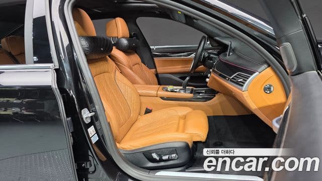 BMW 7 Series 2020 — Photo 16/33