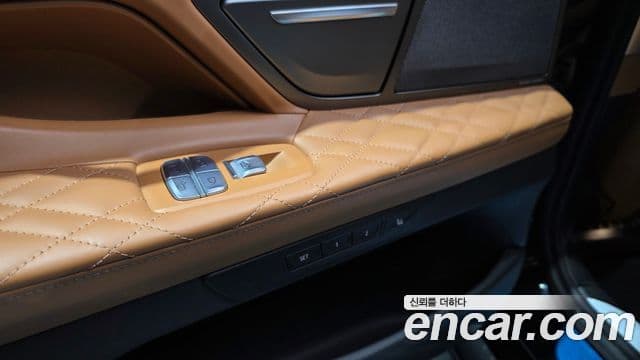 BMW 7 Series 2020 — Photo 11/33