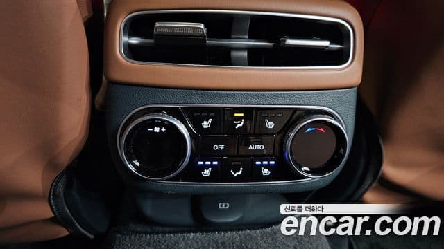 Genesis GV70 2023 — ფოტო 16/20