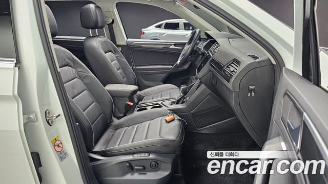 Volkswagen Tiguan 2022 — Şəkil 12/20