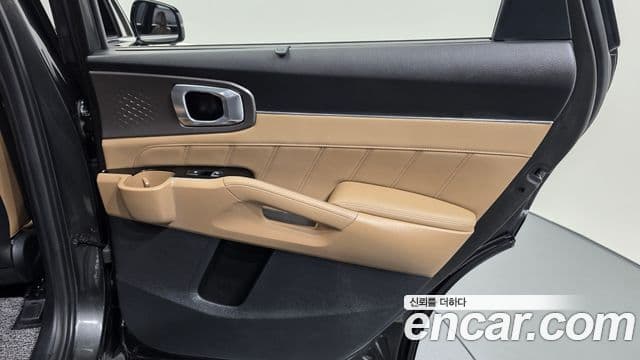Kia Sorento 2023 — ფოტო 33/35