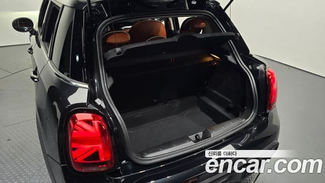 Mini Cooper S 2022 — ფოტო 19/20