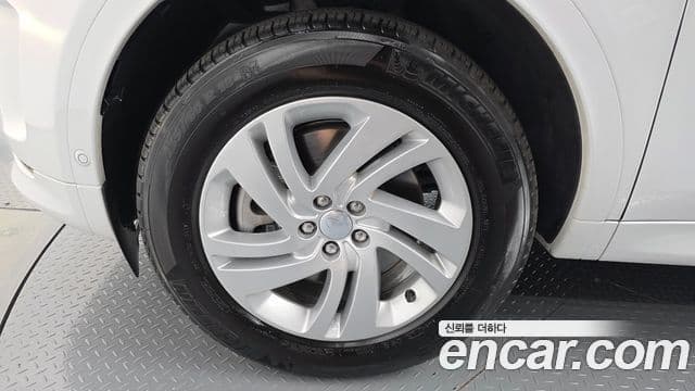 Land Rover Discovery Sport 2025 — ფოტო 4/20