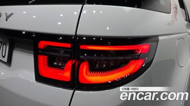 Land Rover Discovery Sport 2025 — Photo 27/32