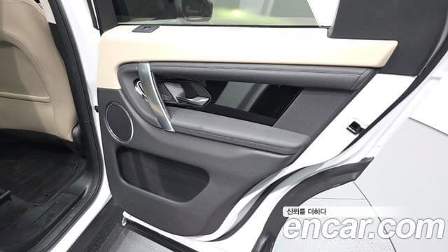 Land Rover Discovery Sport 2025 — Photo 5/32