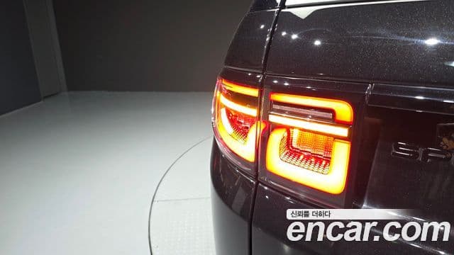 Land Rover Discovery Sport 2025 — Photo 22/34
