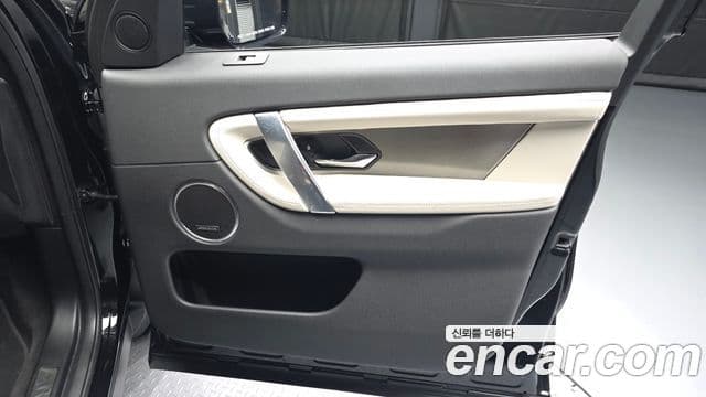 Land Rover Discovery Sport 2025 — Photo 11/34