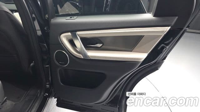Land Rover Discovery Sport 2025 — Photo 16/34
