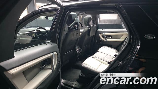 Land Rover Discovery Sport 2025 — Photo 28/34