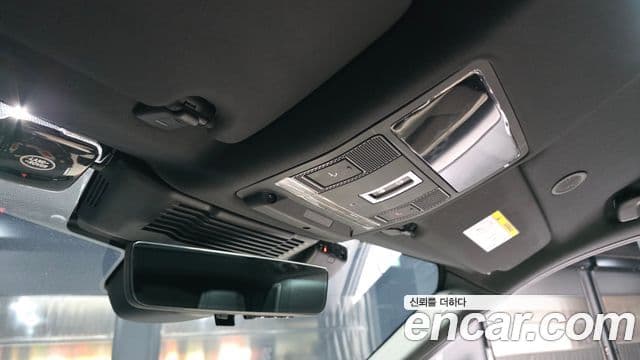 Land Rover Discovery Sport 2025 — Photo 17/34