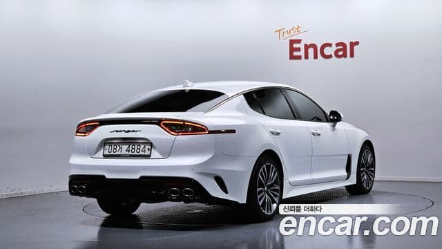 Kia Stinger 2018 — ფოტო 2/20