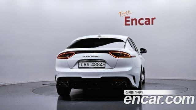Kia Stinger 2018 — ფოტო 4/20