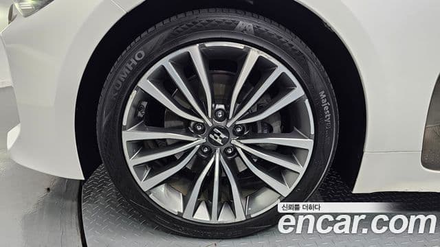Kia Stinger 2018 — ფოტო 5/20