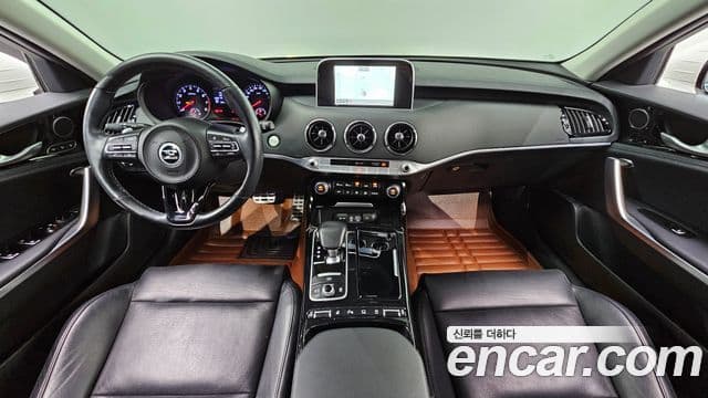 Kia Stinger 2018 — ფოტო 7/20