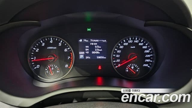 Kia Stinger 2018 — ფოტო 8/20