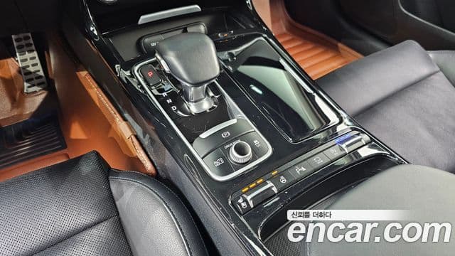 Kia Stinger 2018 — ფოტო 9/20