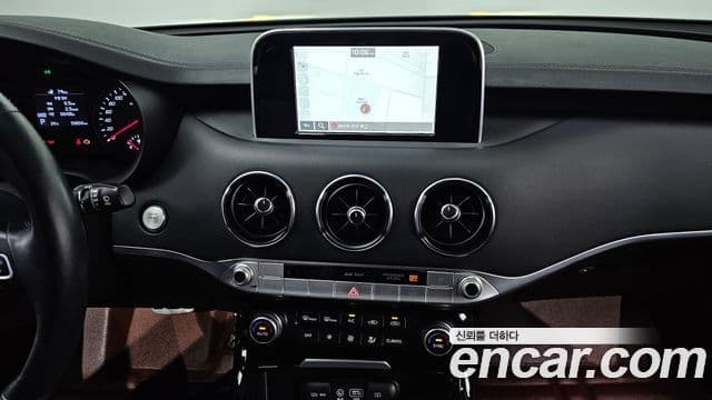 Kia Stinger 2018 — ფოტო 13/20