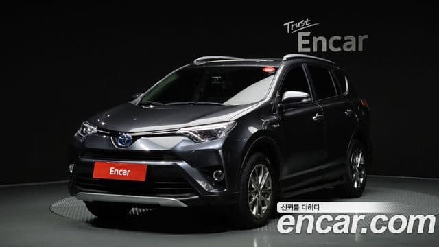 Toyota RAV4 2018 — ფოტო 1/20