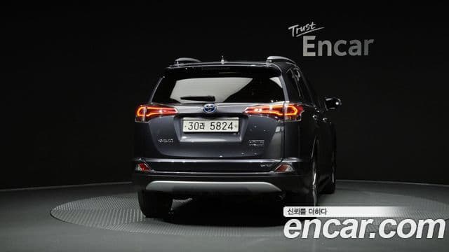Toyota RAV4 2018 — ფოტო 4/20