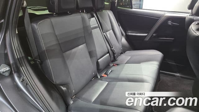 Toyota RAV4 2018 — ფოტო 11/20