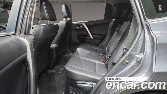 Toyota RAV4 2018 — ფოტო 12/20