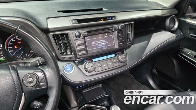 Toyota RAV4 2018 — Photo 22/31