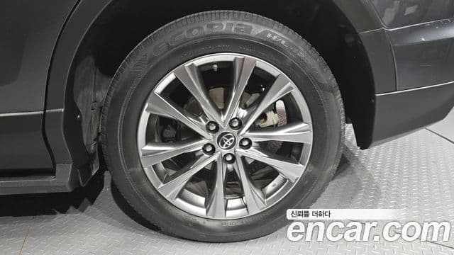 Toyota RAV4 2018 — Photo 24/31