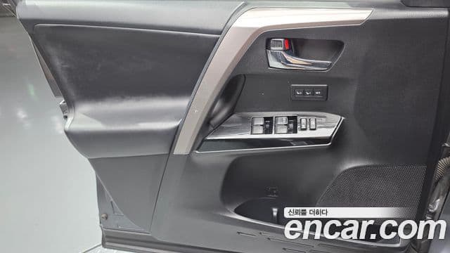 Toyota RAV4 2018 — Photo 7/31