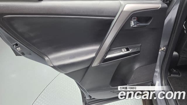 Toyota RAV4 2018 — Photo 31/31