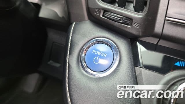 Toyota RAV4 2018 — Photo 5/31