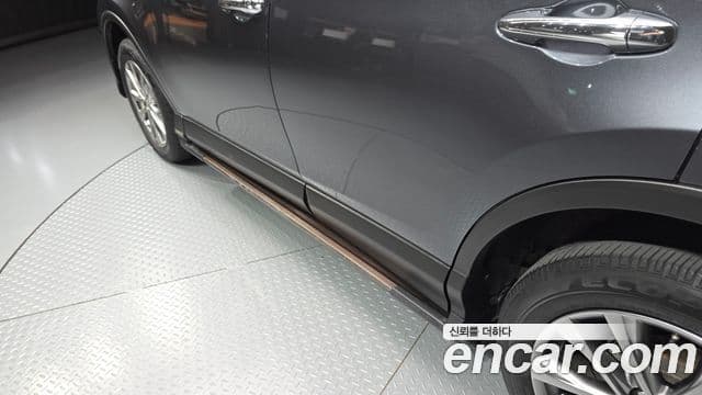 Toyota RAV4 2018 — Photo 9/31