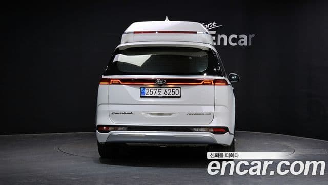 Kia Carnival 2021 — ფოტო 4/20