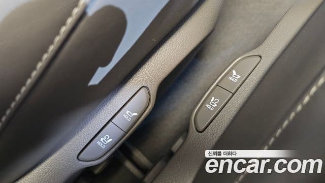 Kia Carnival 2021 — ფოტო 18/20