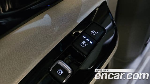 Kia Carnival 2021 — ფოტო 19/20
