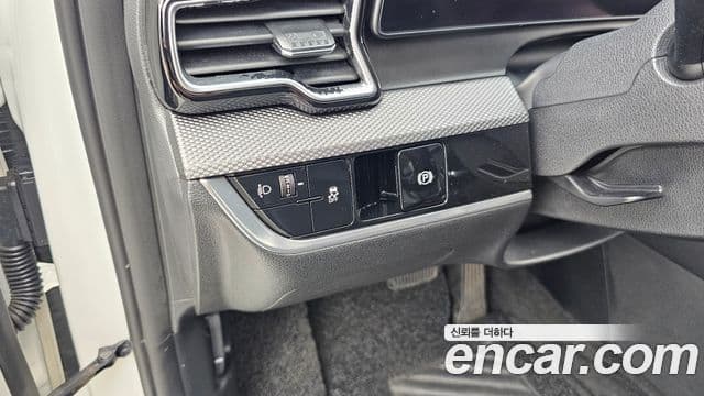 Kia Sportage 2022 — ფოტო 18/20