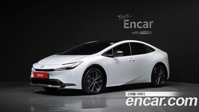 Toyota Prius 2024 — Фото 1/20