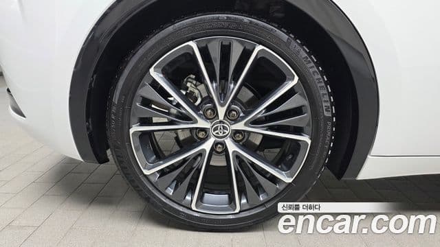 Toyota Prius 2024 — Фото 5/20