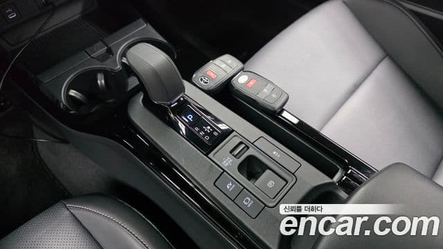 Toyota Prius 2024 — Фото 9/20
