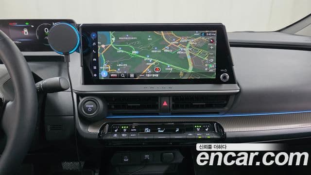 Toyota Prius 2024 — Фото 13/20