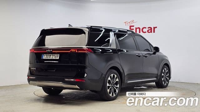 Kia Carnival 2023 — ფოტო 2/20