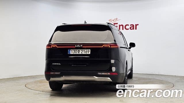 Kia Carnival 2023 — ფოტო 4/20