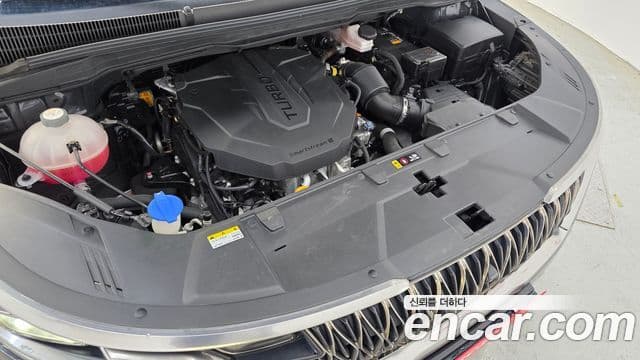 Kia Carnival 2023 — ფოტო 6/20