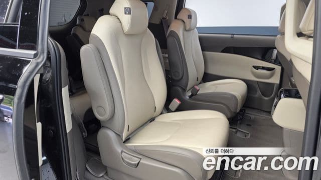 Kia Carnival 2023 — ფოტო 11/20
