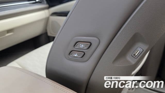 Kia Carnival 2023 — ფოტო 16/20