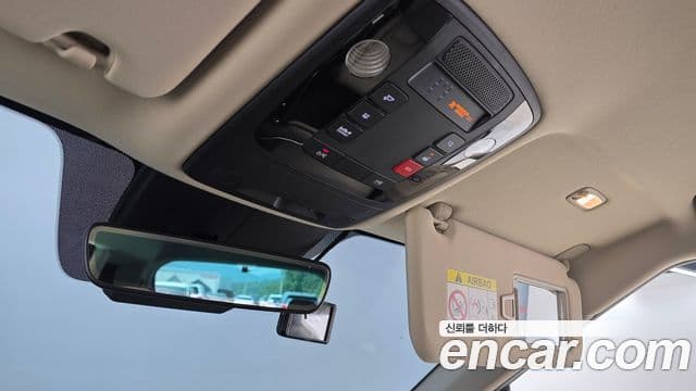 Kia Carnival 2023 — ფოტო 18/20