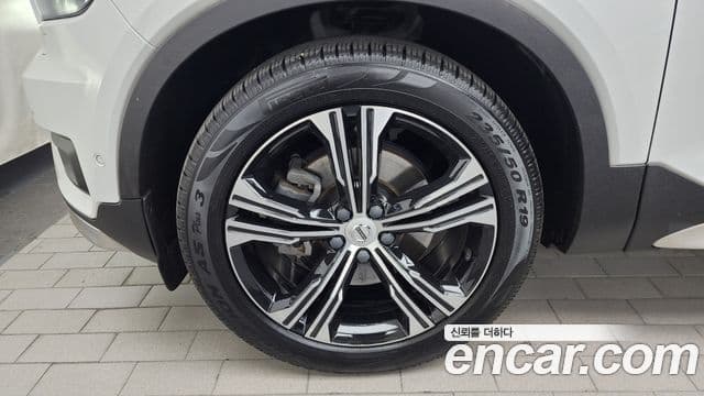 Volvo XC40 2021 — Photo 31/34